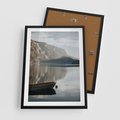 Plakat w ramie 50x70 - Refleksje Natury - morze, łódka - rama czarna