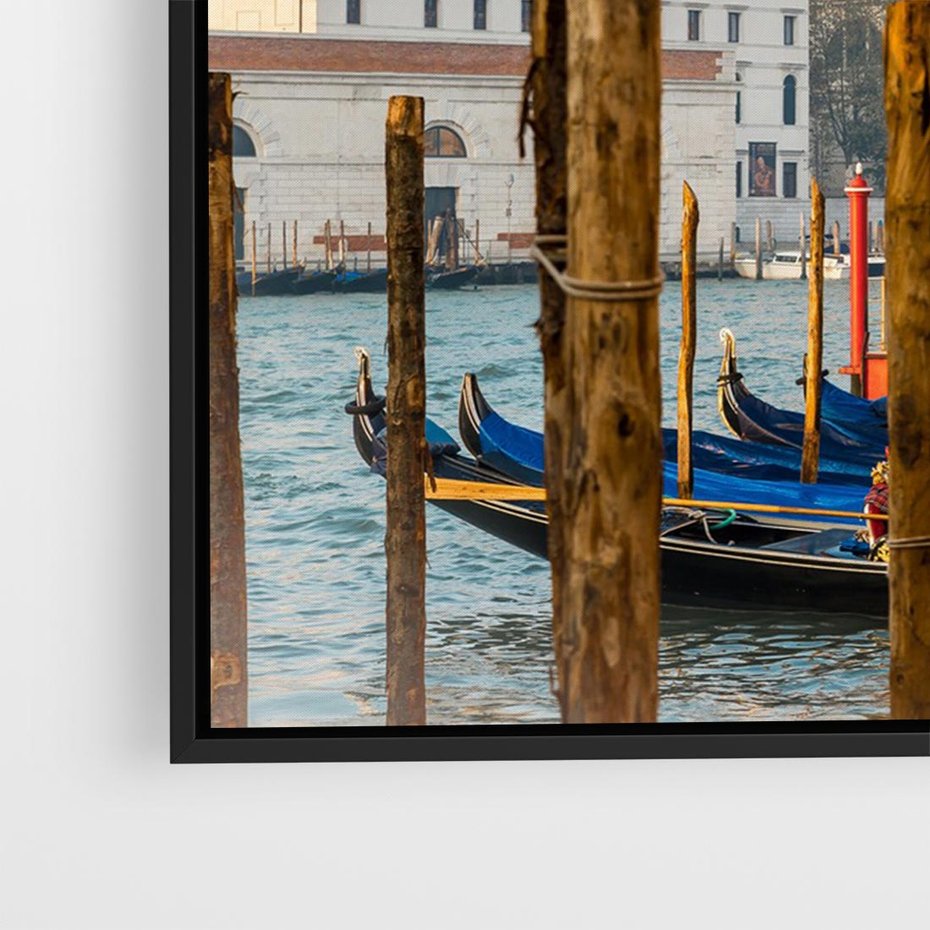 Obraz w ramie 100x70 - Urok Wenecji - fotografia, przystań w Wenecji - rama czarna