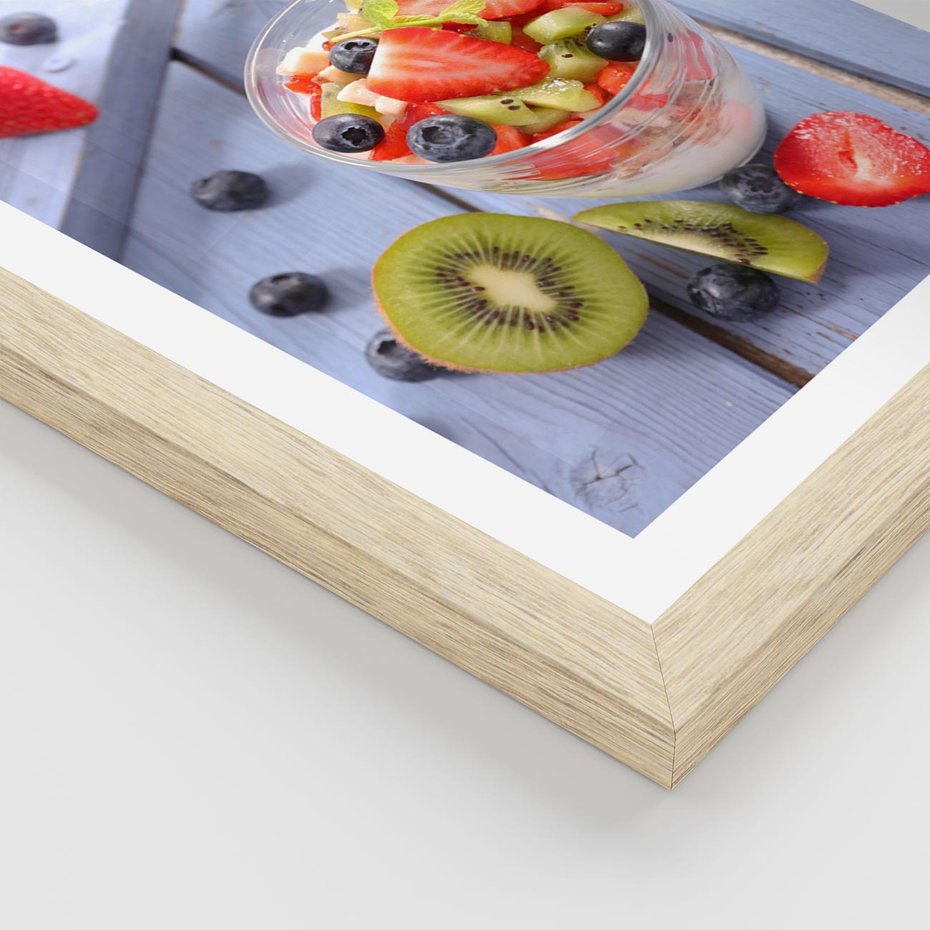 Plakat w ramie 30x40 - Świeżość i Zdrowie - sałatka, owoce - rama drewno