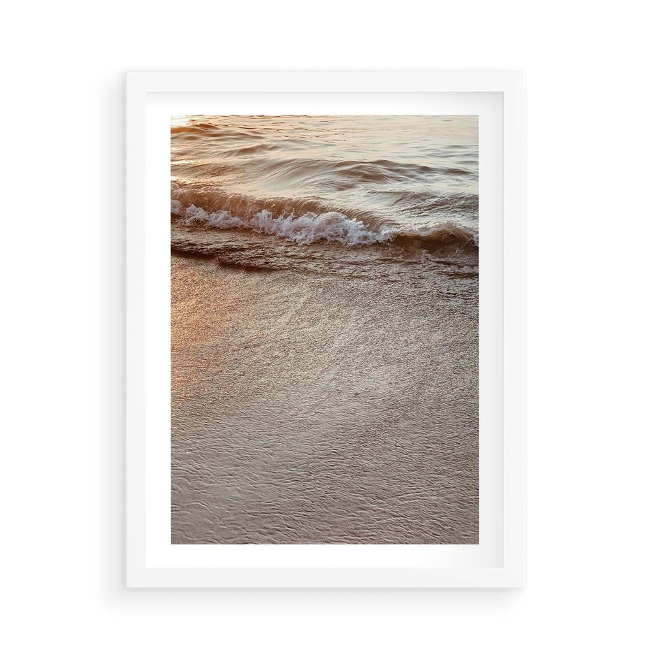 Plakat w ramie 50x70 - Spokój Morza: Fale na Plaży - fale, morze - rama biała