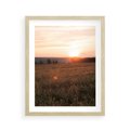 Plakat w ramie 40x50 - Łąka we Wschodzącym Słońcu: Magia Poranka - łąka, krajobraz - rama drewno