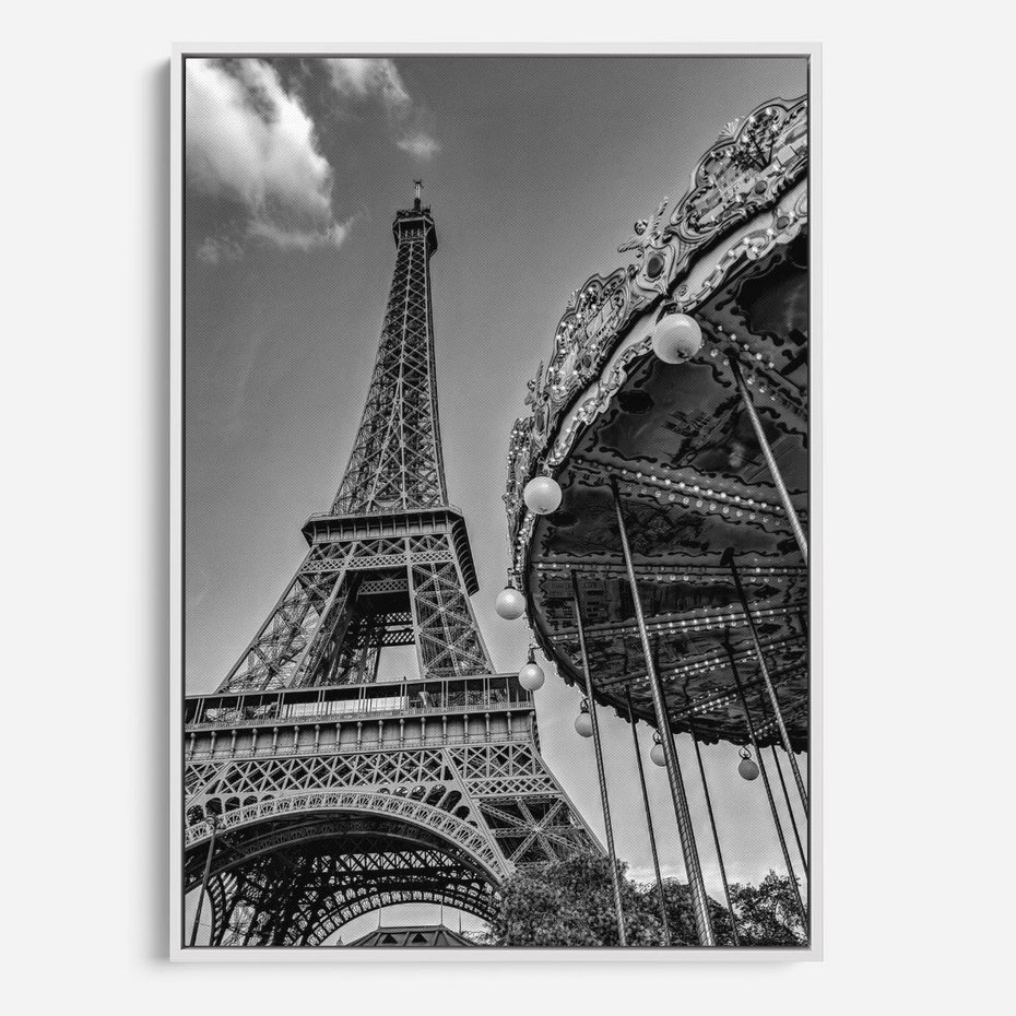 Obraz w ramie 80x120 - Zabawa w Paryżu - czarno białe zdjecie, wieża eiffla - rama biała