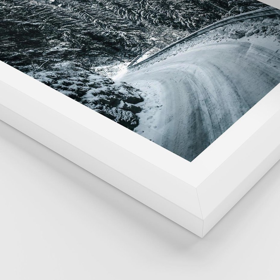 Plakat w ramie 40x50 - Zimowa Przygoda - zima w górach, droga - rama biała