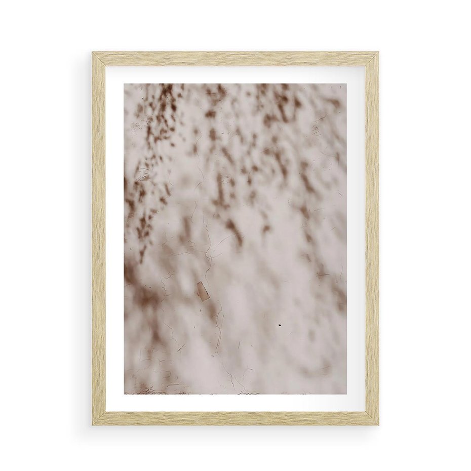 Plakat w ramie 50x70 - Cień Gałęzi - beżowa ściana, cień gałęzi - rama drewno