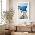 Plakat w ramie 40x50 - Malowniczy urok wyspy - Santorini, schodki - rama biała