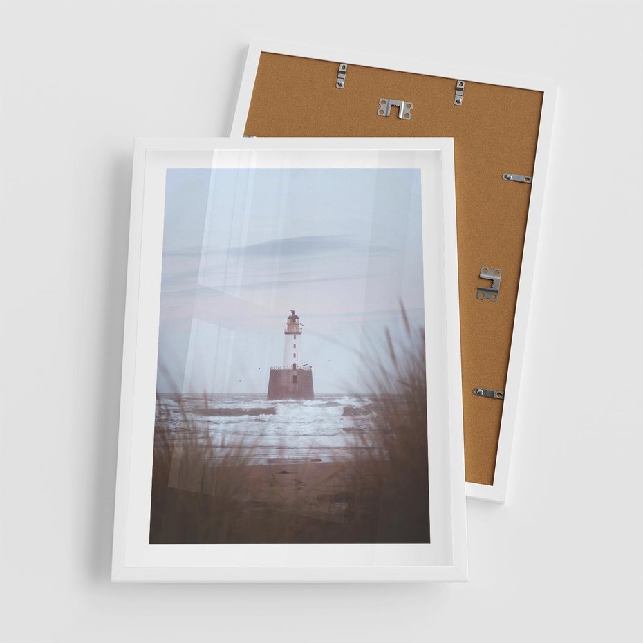 Plakat w ramie 50x70 - Magiczna Aura - latarnia, mgła - rama biała