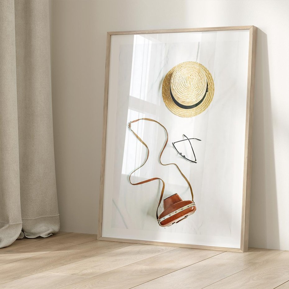 Plakat w ramie 50x70 - Artystyczna Dusza - boho kompozycja, kapelusz słomkowy - rama drewno