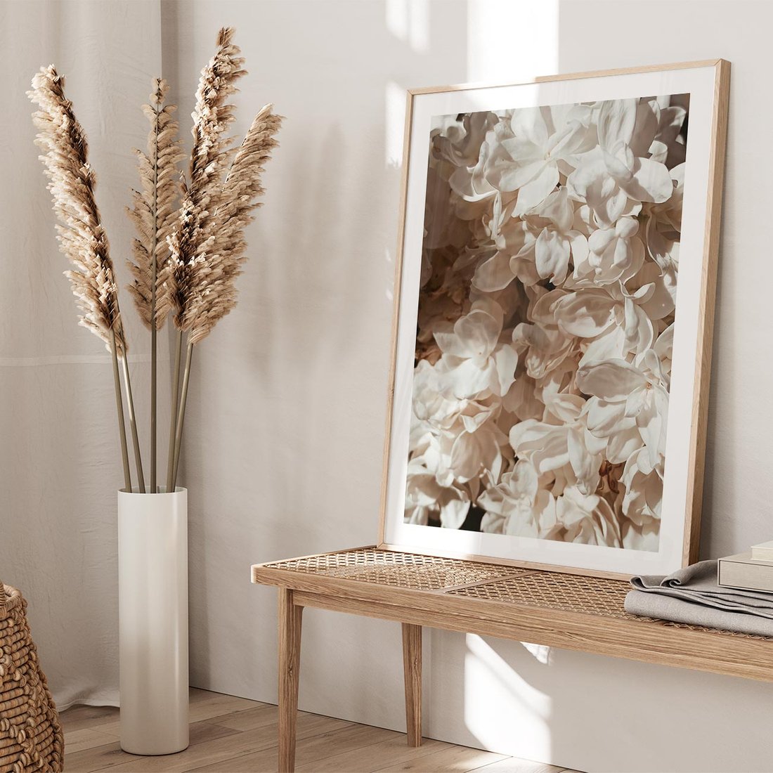 Plakat w ramie 50x70 - Płatki w Detalu - białe kwiaty, zbliżenie - rama drewno