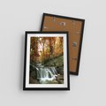 Plakat w ramie 30x40 - Jesienny wodospad w lesie - wodospad, las - rama czarna