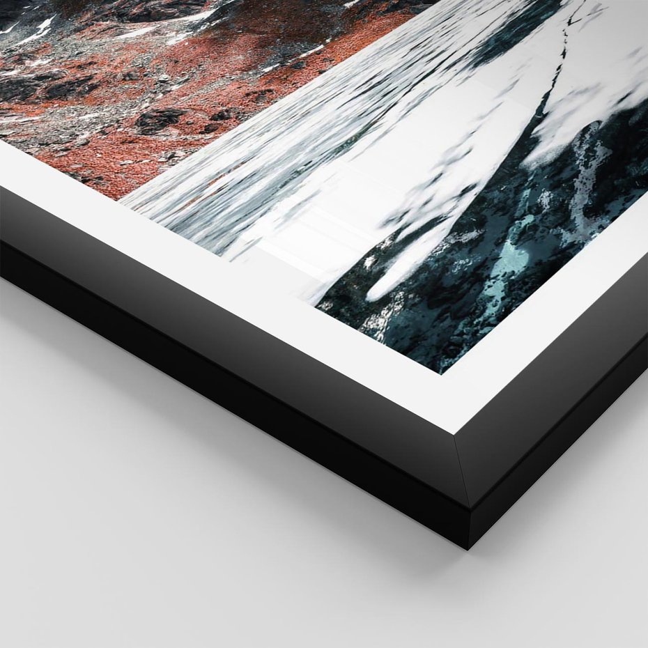 Plakat w ramie 40x50 - Śnieżna Opowieść - górski krajobraz, zima w górach - rama czarna