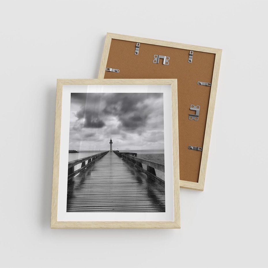 Plakat w ramie 40x50 - Romantyczny pomost z latarnią - pomost, latarnia - rama drewno