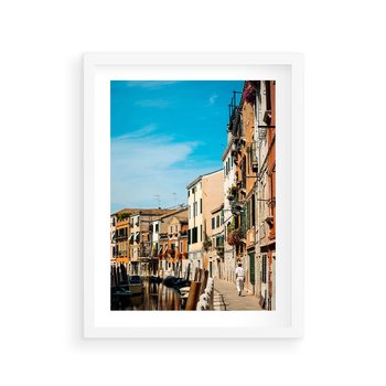 Plakat w ramie 30x40 - Magia Miejskiego Krajobrazu - uliczka, perspektywa - rama biała