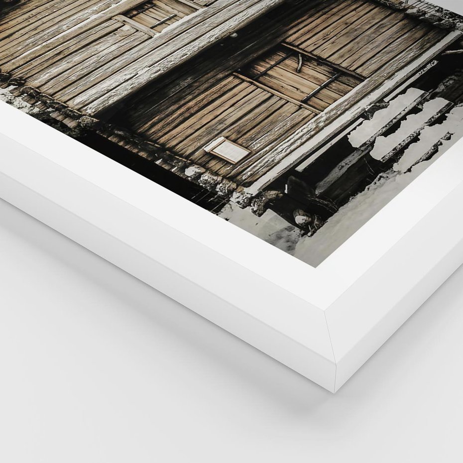 Plakat w ramie 30x40 - Stary Drewniany Dom w Śniegu - stary drewniany dom, zima - rama biała