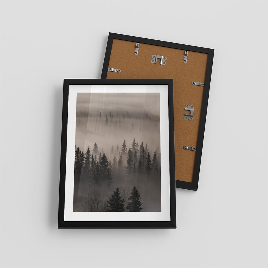 Plakat w ramie 30x40 - Mglista Opowieść Lasu - las, mgła - rama czarna