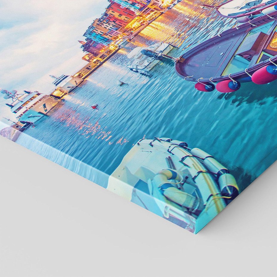 Obraz na płótnie 120x80 - Tańczące kolory zachodu - nadmorskie kolorowe miast, kolorowe budynki na brzegu