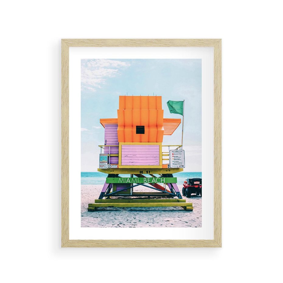 Plakat w ramie 30x40 - Plaża Miami w Słoneczny Dzień - domek ratownika, kolorowy - rama drewno