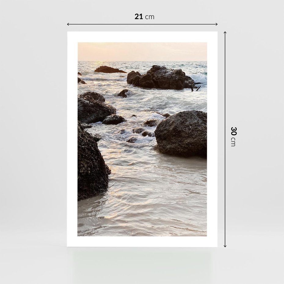 Plakat bez ramy 21x30 - Dramatyczna Sceneria: Morze i Skały nad Brzegiem - fale, morze