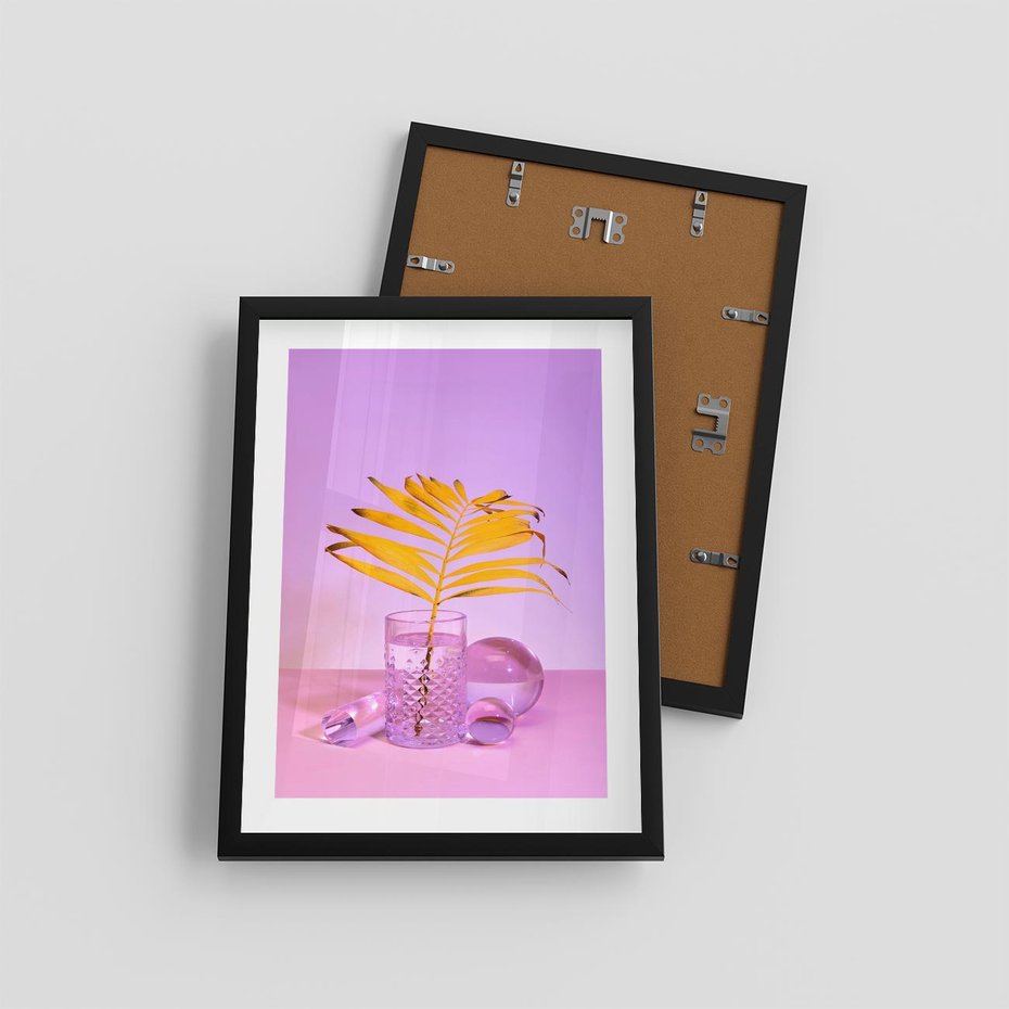 Plakat w ramie 30x40 - Neonowy Liść Palmy na Fotografii - neonowa fotografia, liść palmy w szklance - rama czarna
