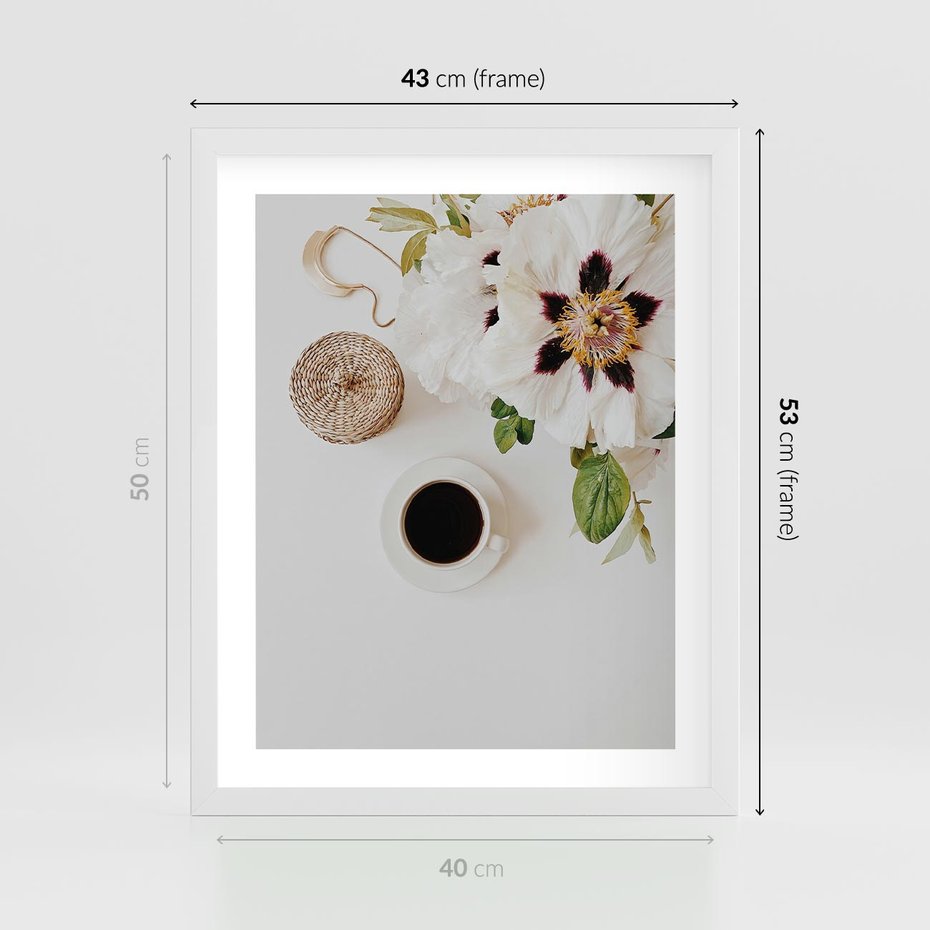 Plakat w ramie 40x50 - Bukiet Kwiatów i Kawa na Stole - fotografia, na stole bukiet - rama biała