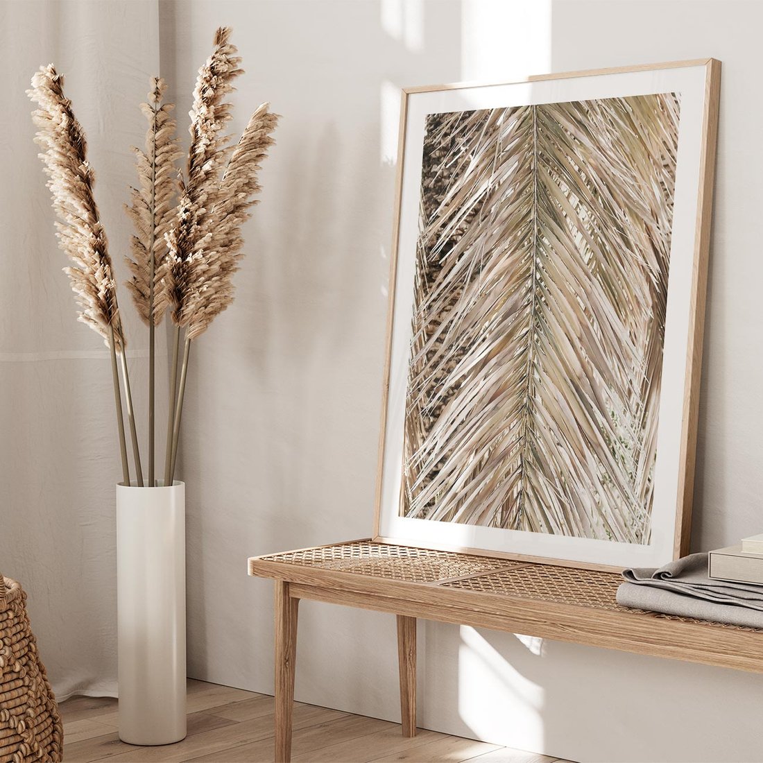 Plakat w ramie 30x40 - Boho Urok Palmy: Zbliżenie Natury - sucha palma, zbliżenie - rama drewno