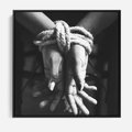 Obraz w ramie 50x50 - Splątane Uczucia - czarno biała fotografia, artystyczna - rama czarna