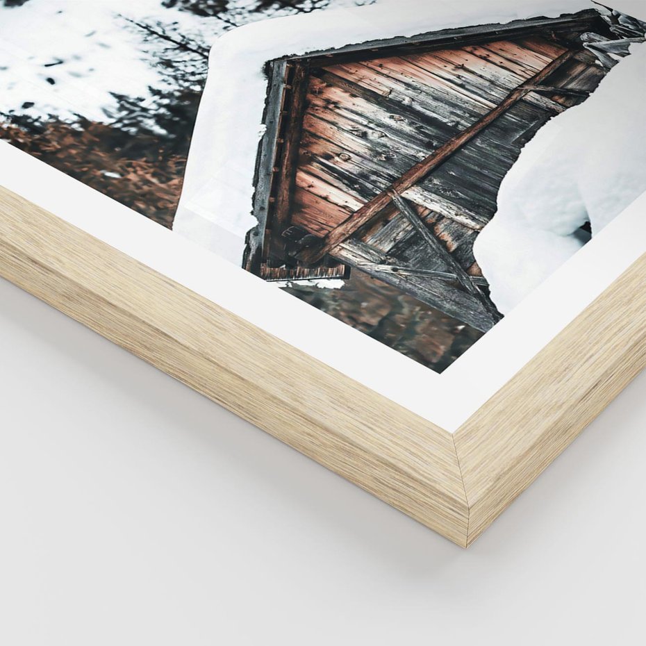 Plakat w ramie 40x50 - Domek w Górach w Białym Odcieniu - zima, domek w górach - rama drewno