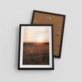Plakat w ramie 30x40 - Łąka we Wschodzącym Słońcu: Magia Poranka - łąka, krajobraz - rama czarna