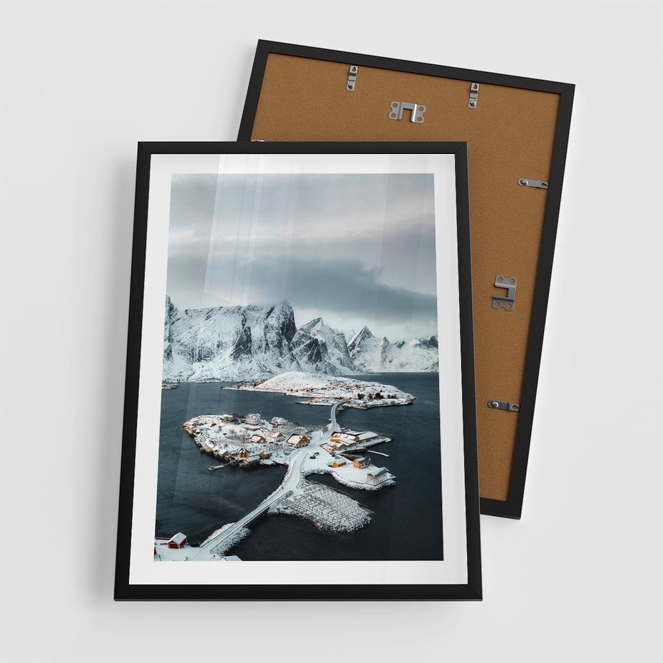 Plakat w ramie 50x70 - Ciepło i Urok Północy - skandynawskie, domki - rama czarna