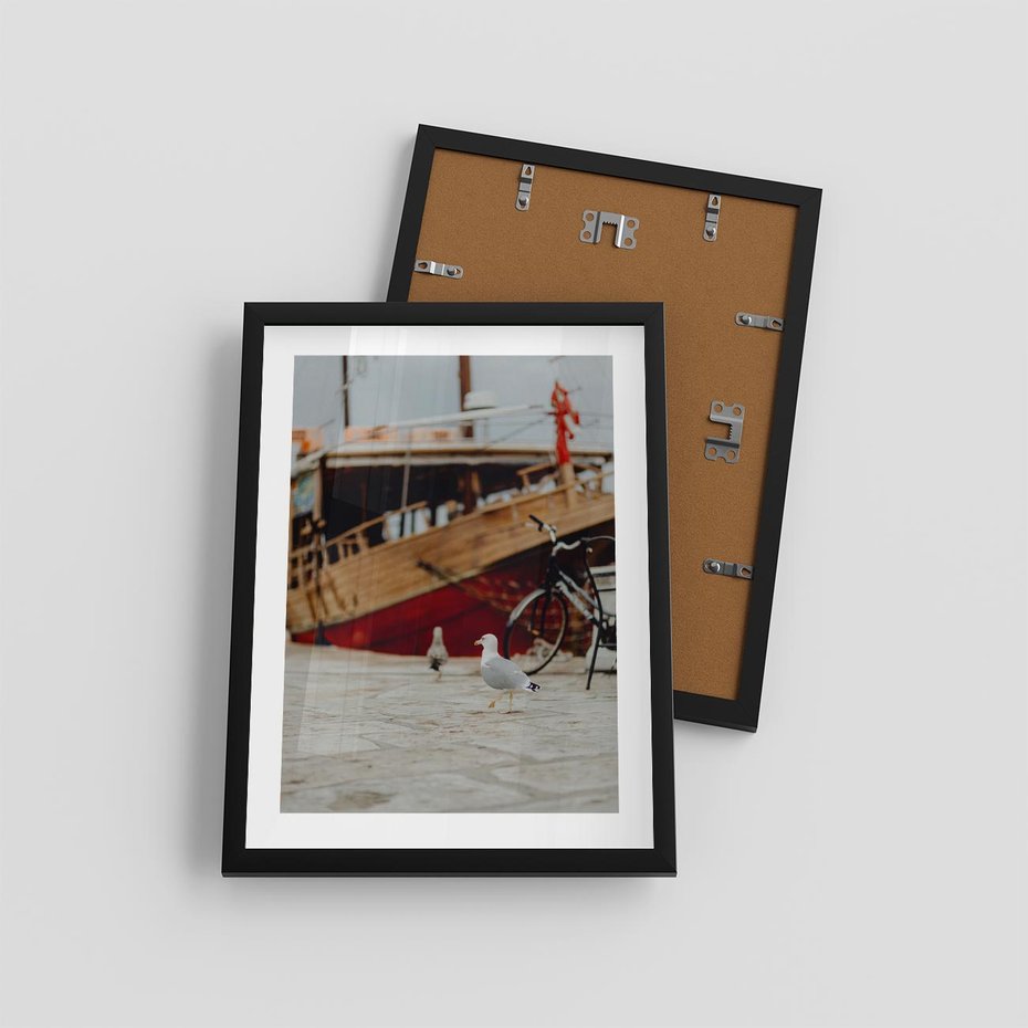 Plakat w ramie 30x40 - Przygoda na Horyzoncie - port, statek - rama czarna