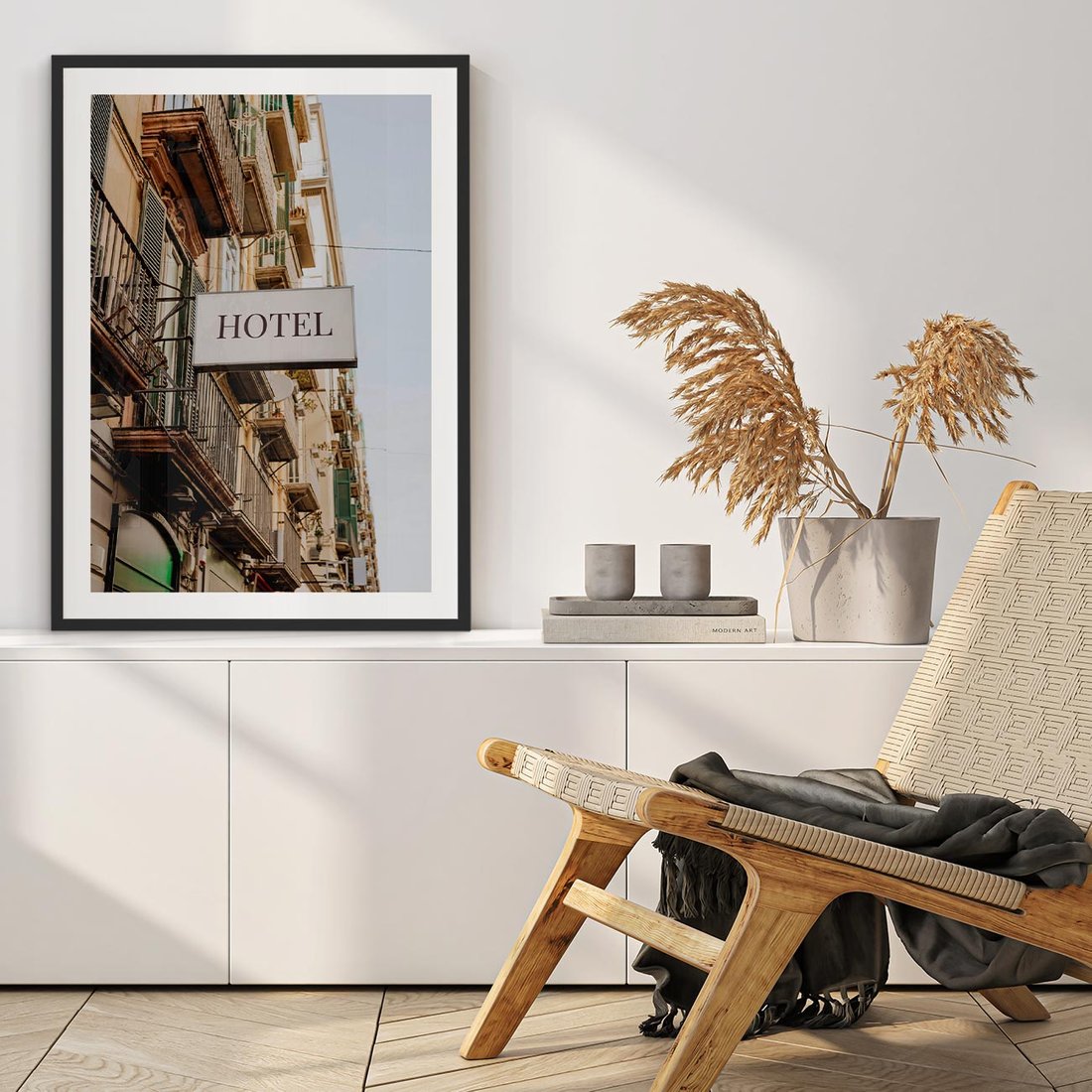 Plakat w ramie 50x70 - Magiczne Spacery - hotel, uliczka - rama czarna