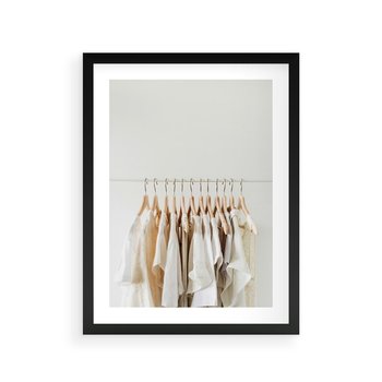 Plakat w ramie 40x50 - Elegancja Prostoty - ubrania, modowa fotografia - rama czarna