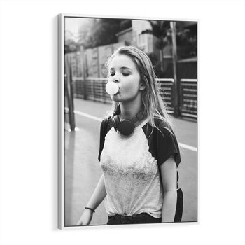 Obraz w ramie 80x120 - Letnia Młodość - nowoczesna fotografia, czarno biała - rama biała