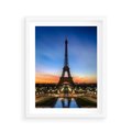 Plakat w ramie 40x50 - Wieża Eiffla w Innej Odsłonie - wieża, Eiffla - rama biała