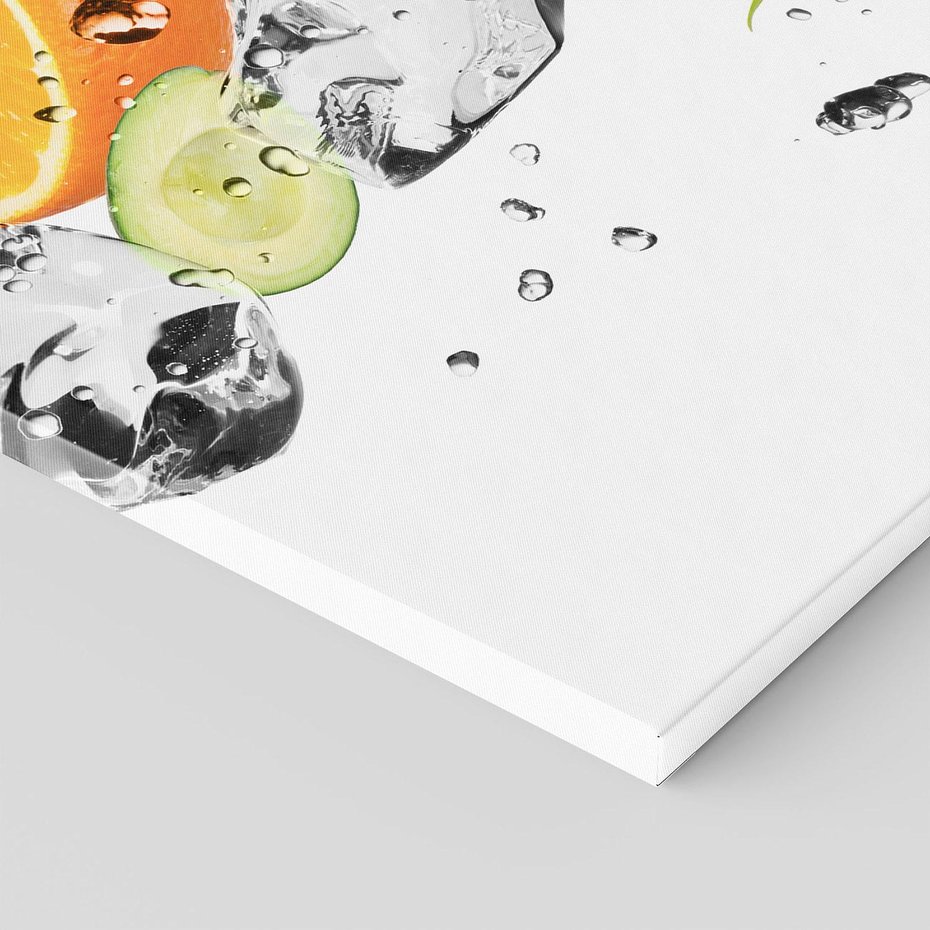 Obraz na płótnie 70x100 - Świeżość letnich owoców - woda, owoce