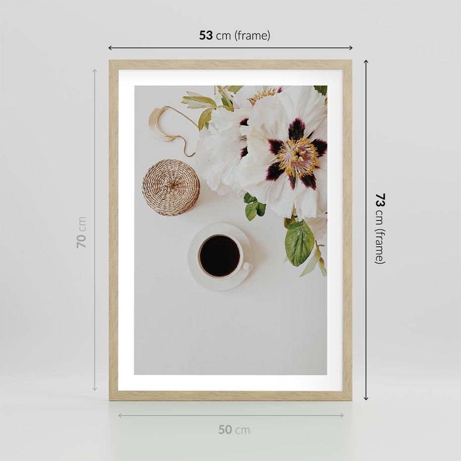 Plakat w ramie 50x70 - Bukiet Kwiatów i Kawa na Stole - fotografia, na stole bukiet - rama drewno