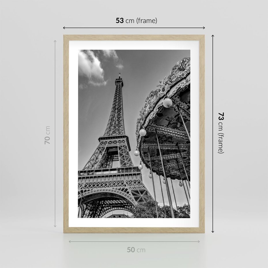Plakat w ramie 50x70 - Zabawa w Paryżu - czarno białe zdjecie, wieża eiffla - rama drewno