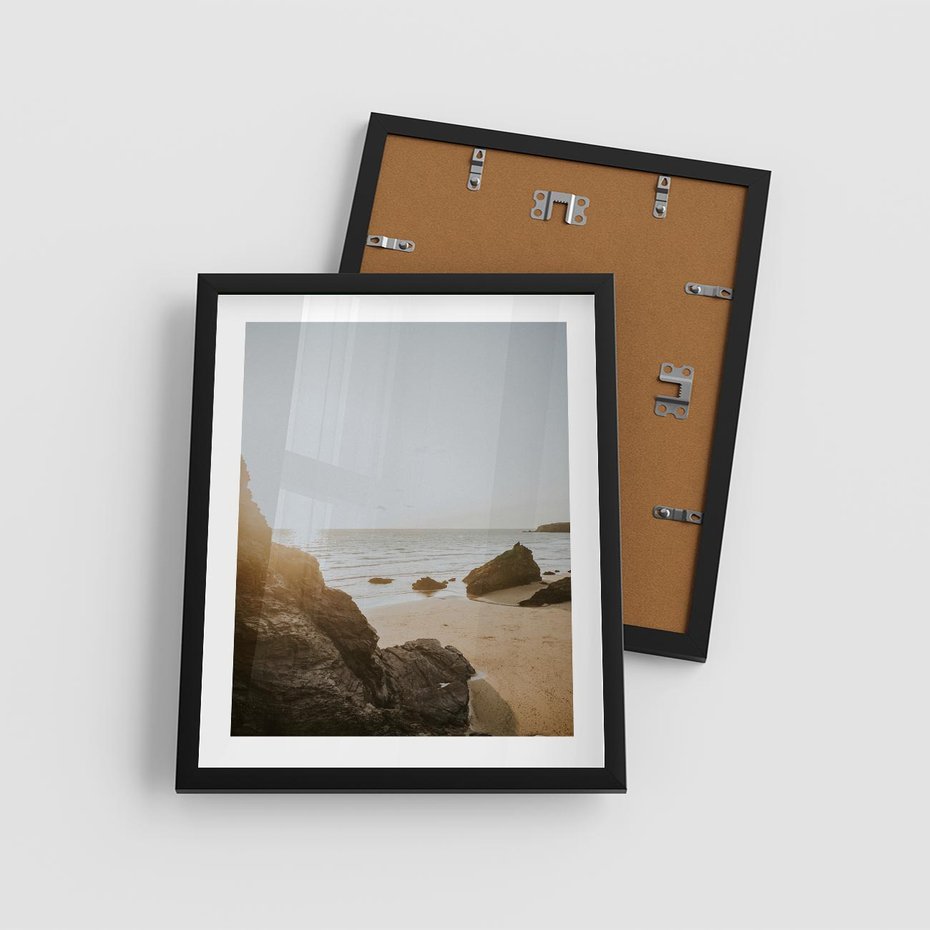 Plakat w ramie 40x50 - Magia Wieczornego Spokoju - plaża, zachód - rama czarna