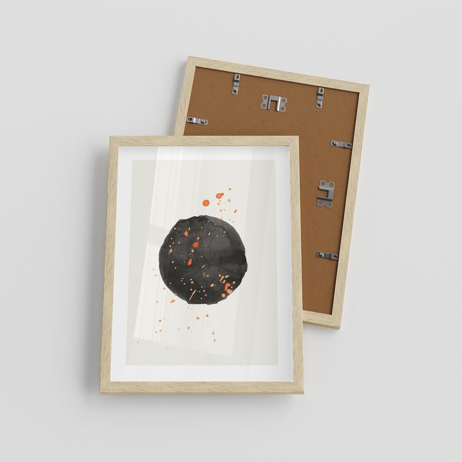 Plakat w ramie 30x40 - Wibracje Kolorów - abstrakcyjna czarna plama, rozsiane pomarańczowe kropki - rama drewno