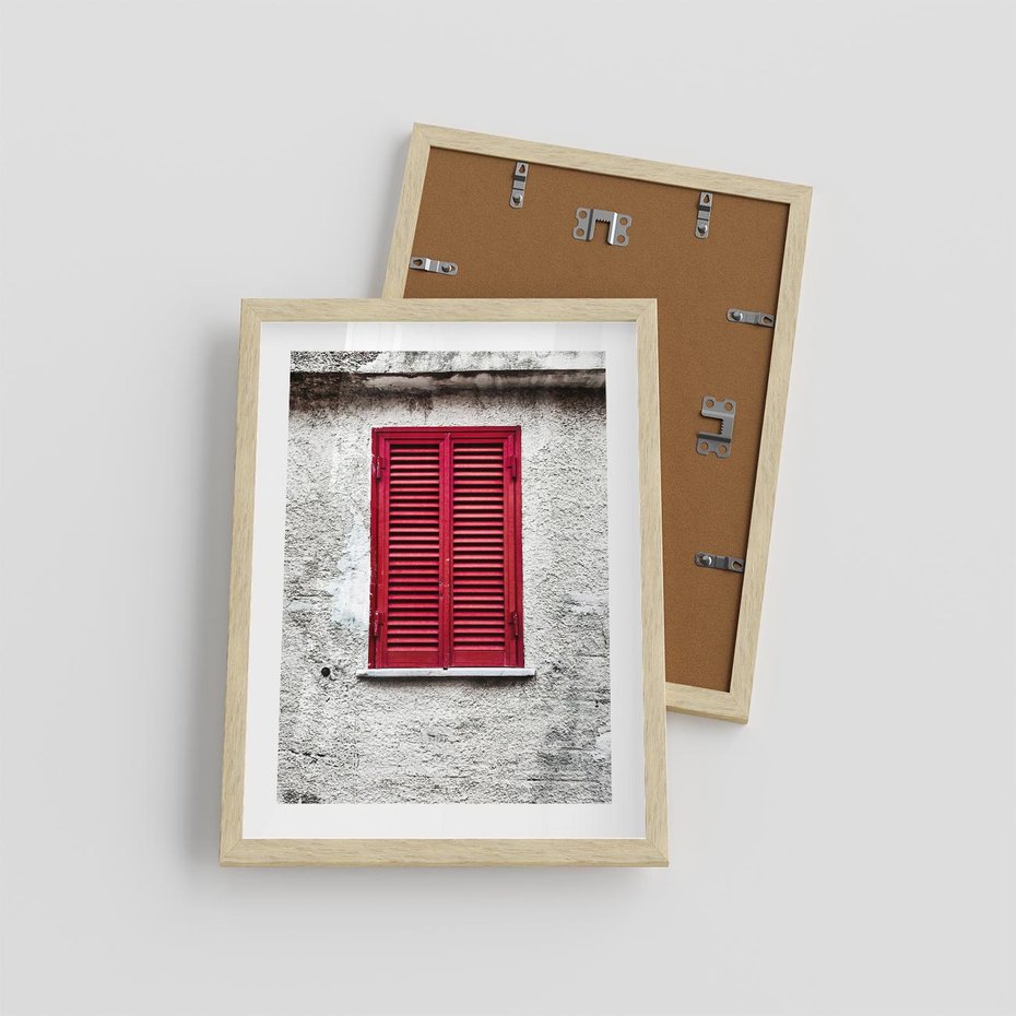 Plakat w ramie 30x40 - Okno z Czerwonymi Okiennicami - stare okno, kamienica - rama drewno