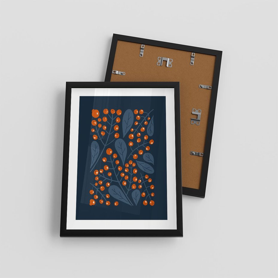 Plakat w ramie 30x40 - Symfonia liści i owoców - granatowe tło, pomarańczowe owoce jarzębiny - rama czarna