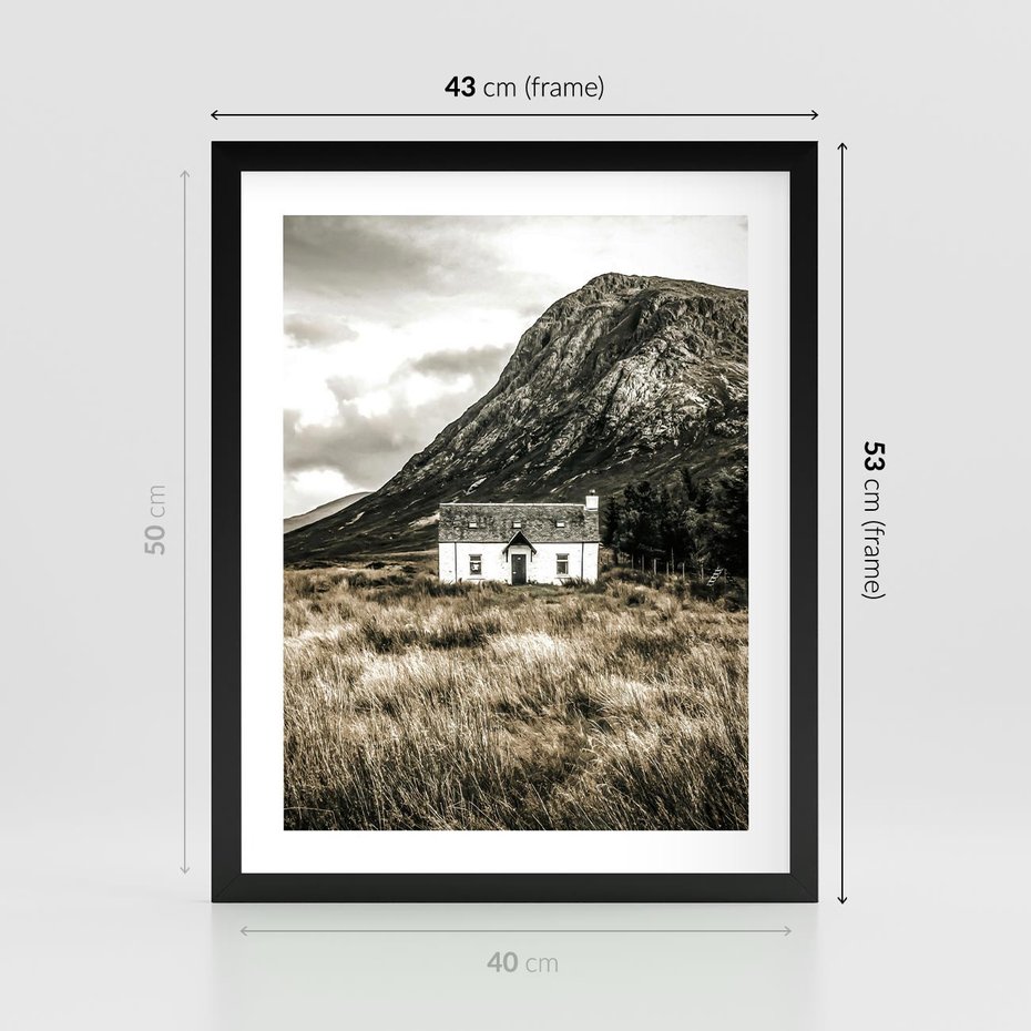 Plakat w ramie 40x50 - Biały Domek w Sepii: Wiejski Urok - domek w górach, kolory sepii - rama czarna