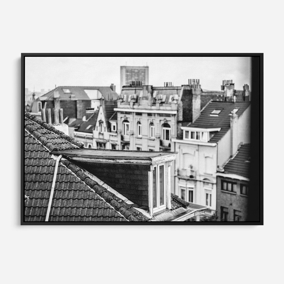 Obraz w ramie 100x70 - Miasto w Retro Odsłonie - fotografia czarno biała, ujęcie na dachy wielkiego miasta - rama czarna