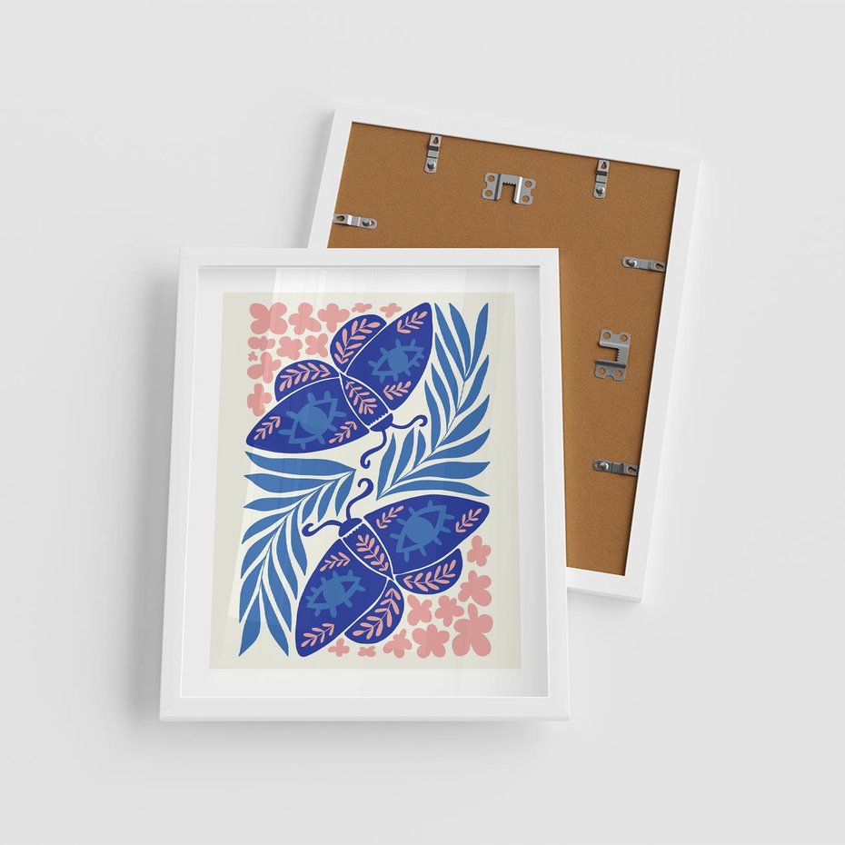 Plakat w ramie 40x50 - Migotliwa Rzeczywistość - ćmy, kwiaty - rama biała