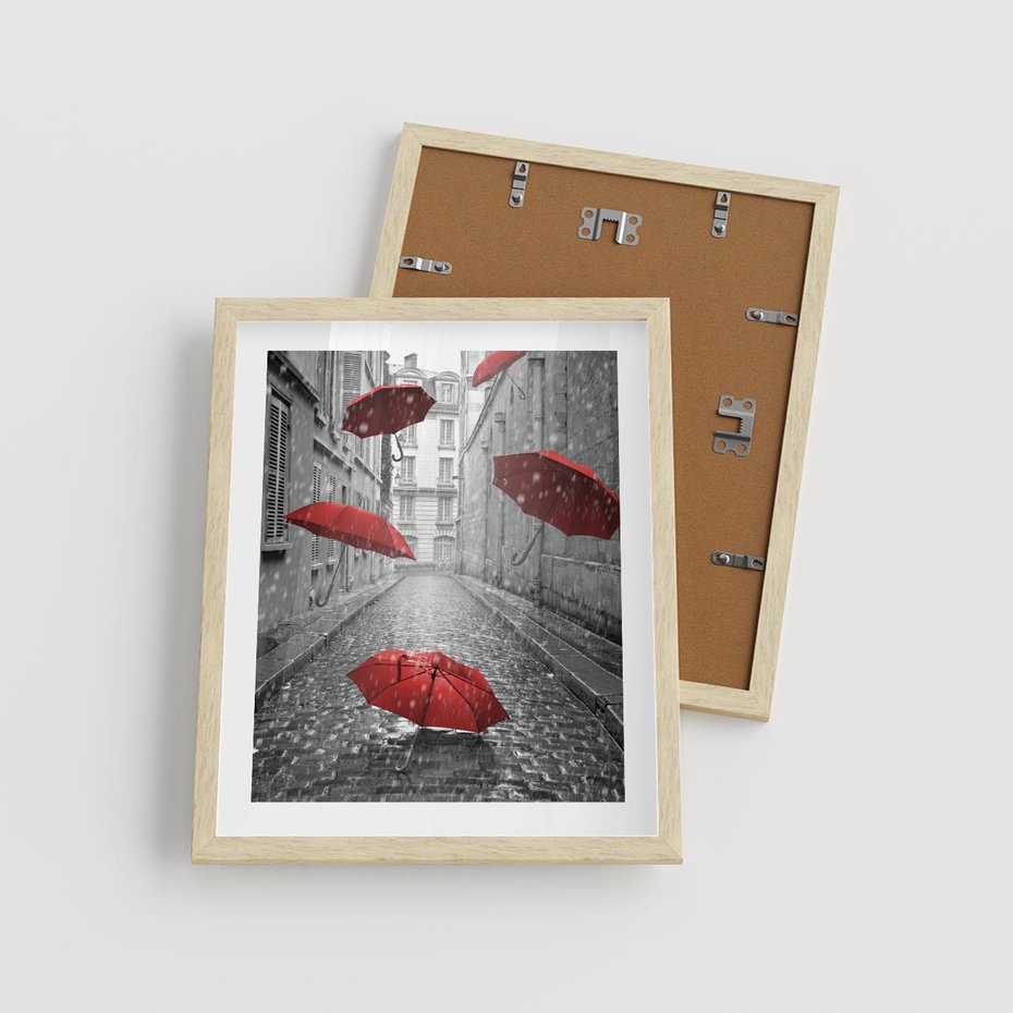 Plakat w ramie 40x50 - Parasole w malowniczej uliczce - parasole, uliczka - rama drewno