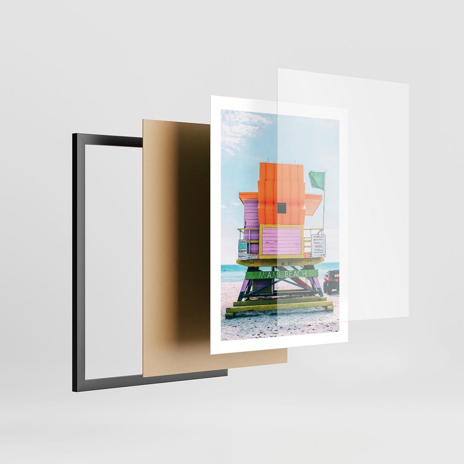 Plakat w ramie 50x70 - Plaża Miami w Słoneczny Dzień - domek ratownika, kolorowy - rama czarna