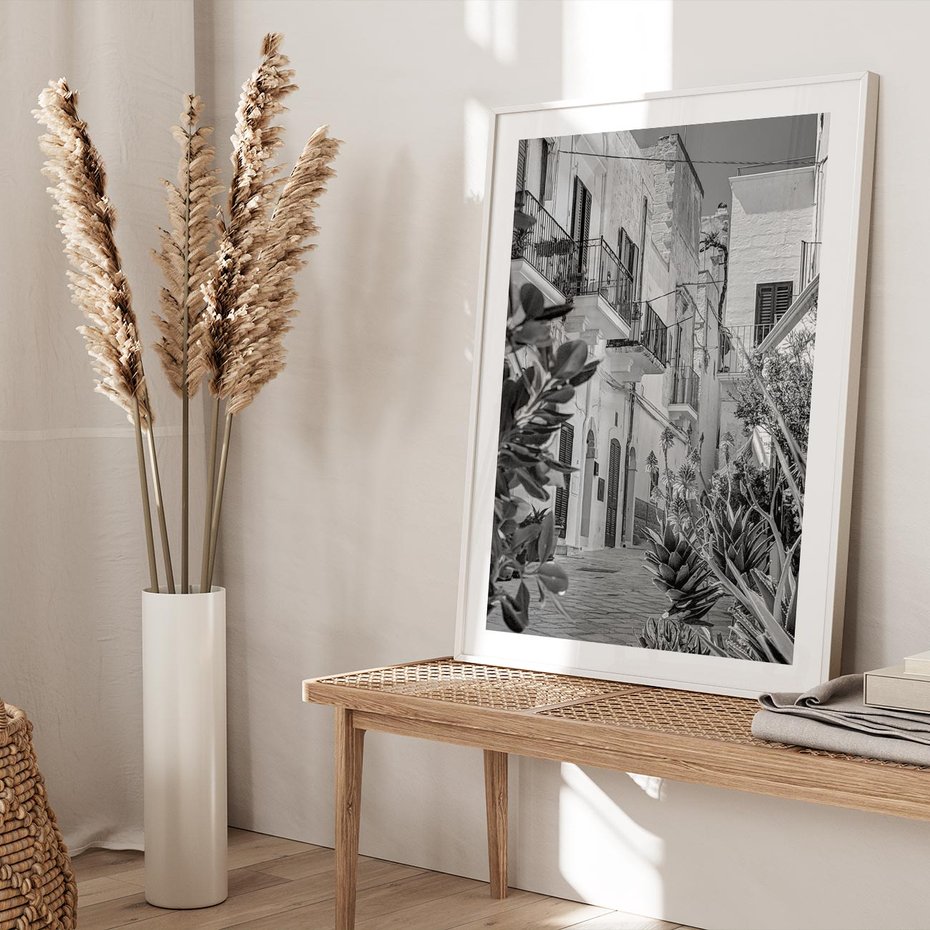 Plakat bez ramy 40x50 - Nadmorska Uliczka - czarno białe zdjecie, uliczka w nadmorskim mieście