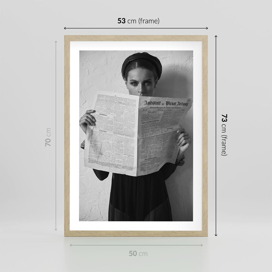 Plakat w ramie 50x70 - Nowe Wiadomości - retro zdjęcie, czarno białe - rama drewno