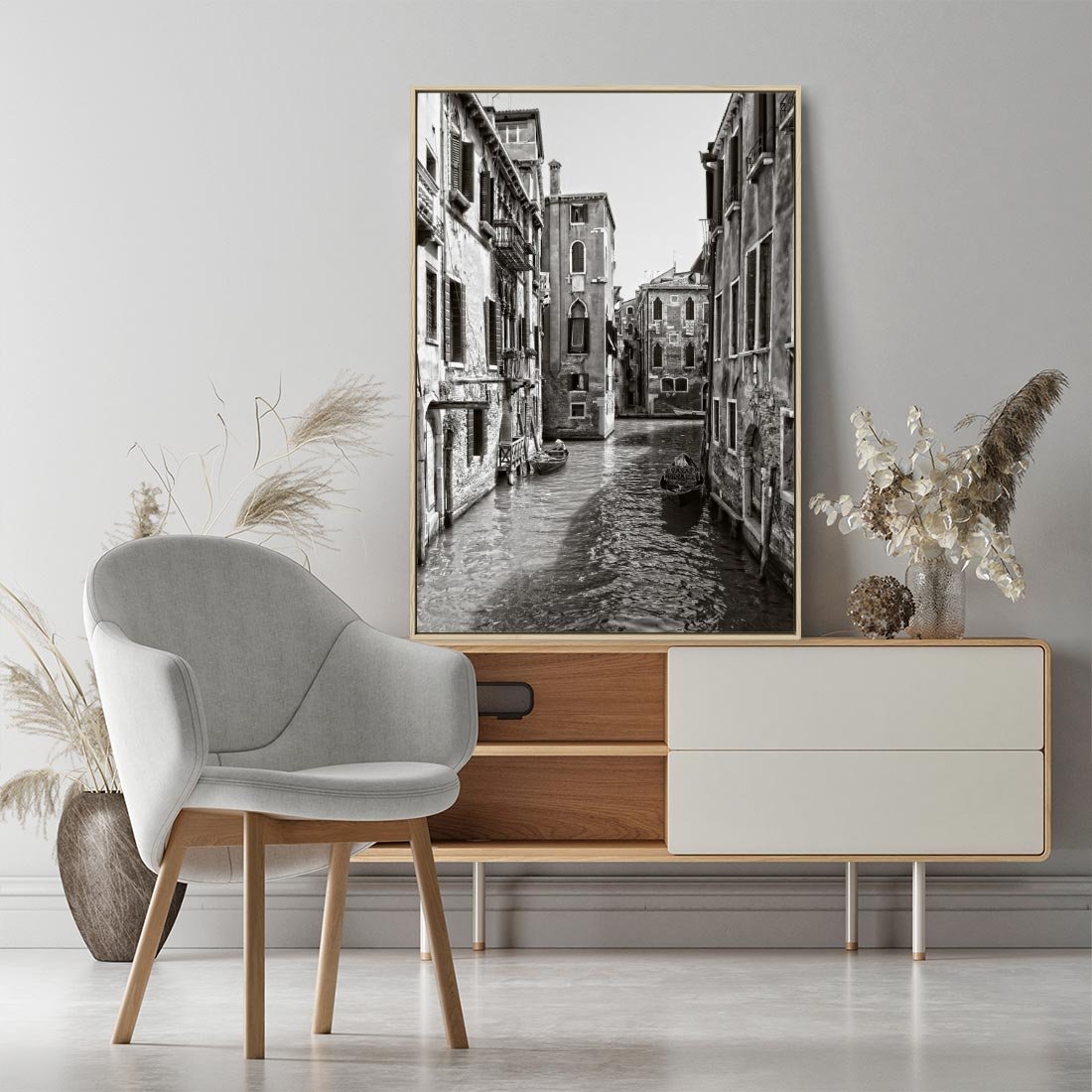 Obraz w ramie 50x70 - Weneckie Kanały - czarno białe zdjęcie, wenecja - rama drewno