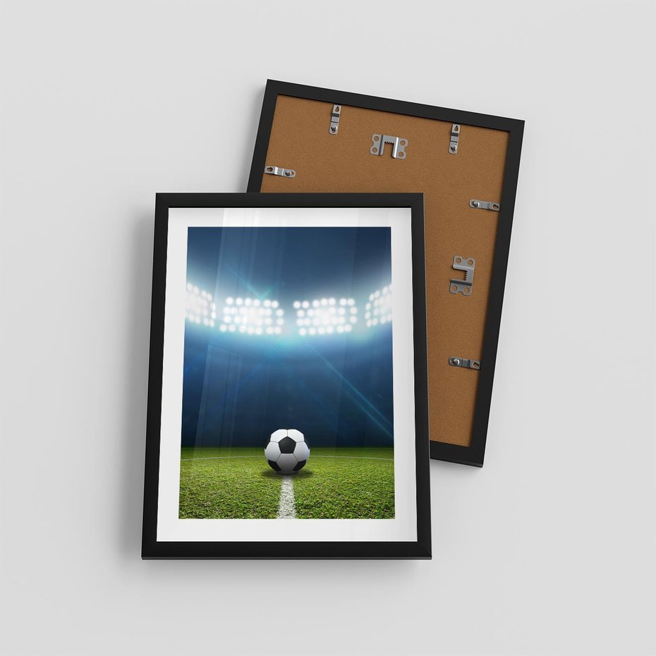 Plakat w ramie 30x40 - Piłka w drodze do gola - piłka, gol - rama czarna