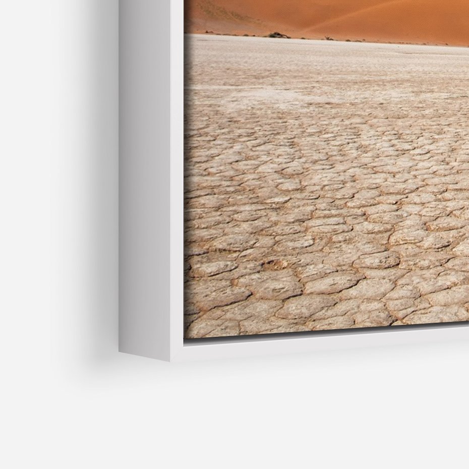 Obraz w ramie 50x70 - Słońce i Suche Drzewo - pustynia, suche - rama biała